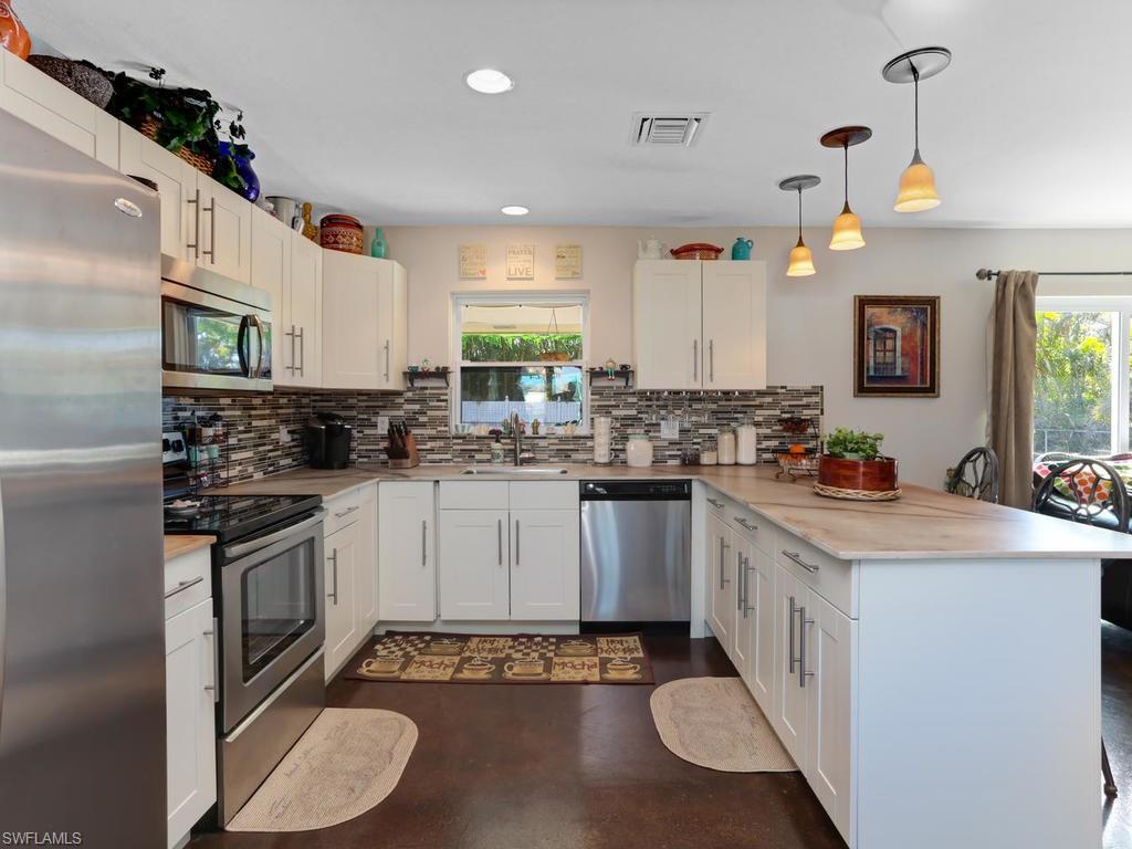 LELY TROPICAL ESTATES - Residential