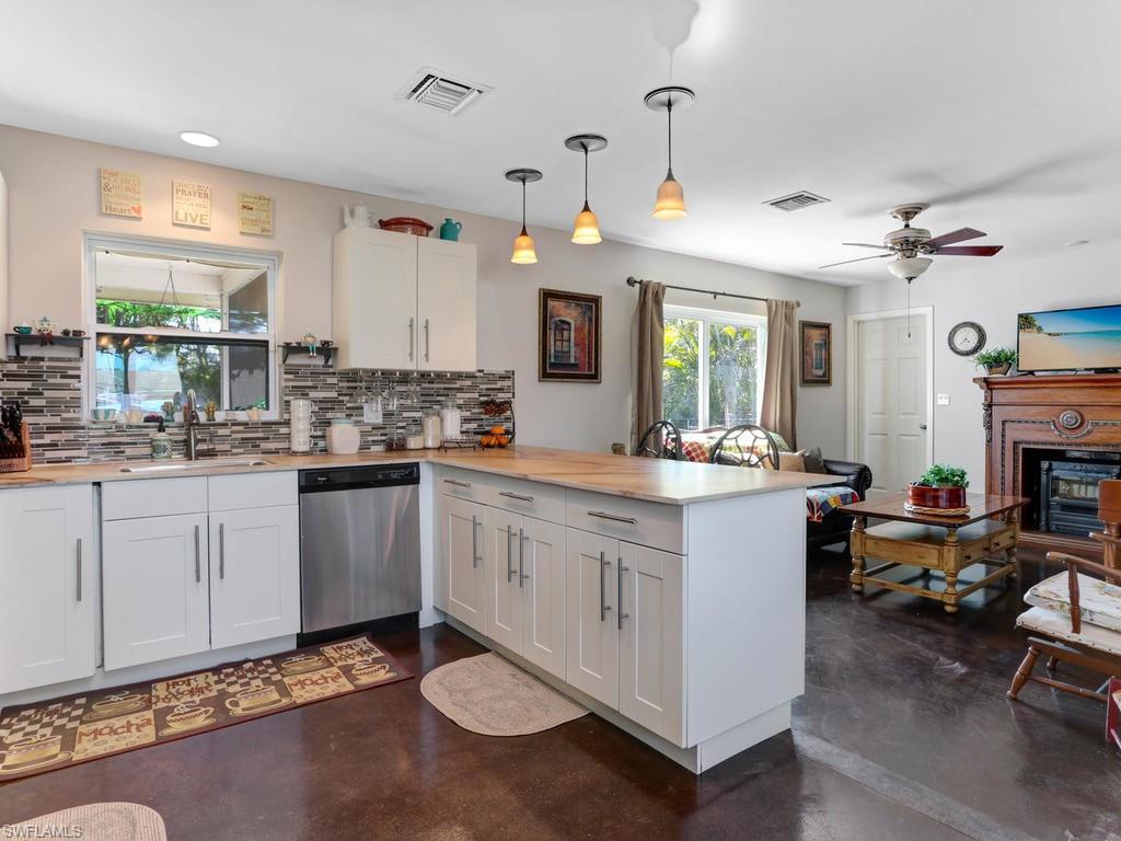LELY TROPICAL ESTATES - Residential
