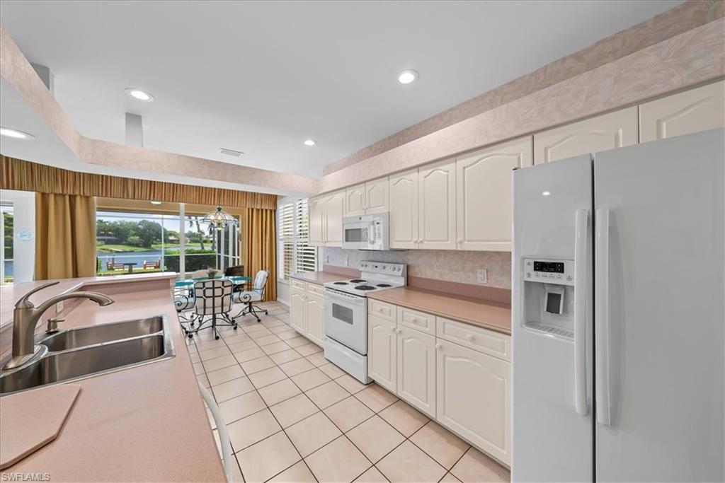 LONGSHORE LAKE - Residential