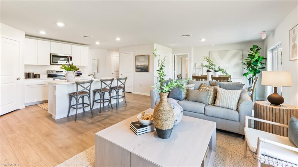 HEMINGWAY POINTE - Residential