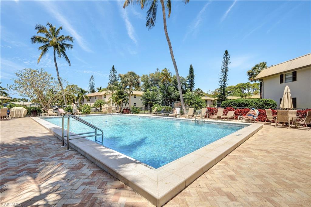 ROYAL BAY VILLAS - Residential