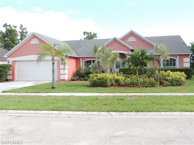REDUCED!! SINGLE FAMILY HOME IN PLANTATION AREA OF NAPLES.  OFFERING 3 BEDROOMS, 2 BATHROOMS, BREAKFAST NOOK, DINING AREA, GREAT ROOM AND TWO CAR GARAGE. THE HOME FEATURES A SCREENED LANAI, PRIVATE POOL AND LAKE VIEWS.  THE INTERIOR HAS BEEN FRESHLY PAINTES AND NEW CARPET INSTALLED. LOCATED OFF RADIO RD PROVIDING EASY ACCESS TO DOWNTOWN NAPLES, THE BEACHES, RESTAURANTS AND SHOPPING.  THIS IS A FANNIE MAE HOMEPATH PROPERTY.  PROPERTY IS APPROVED FOR HOMEPATH MORTGAGE AND HOMEPATH RENOVATION FINANCING.