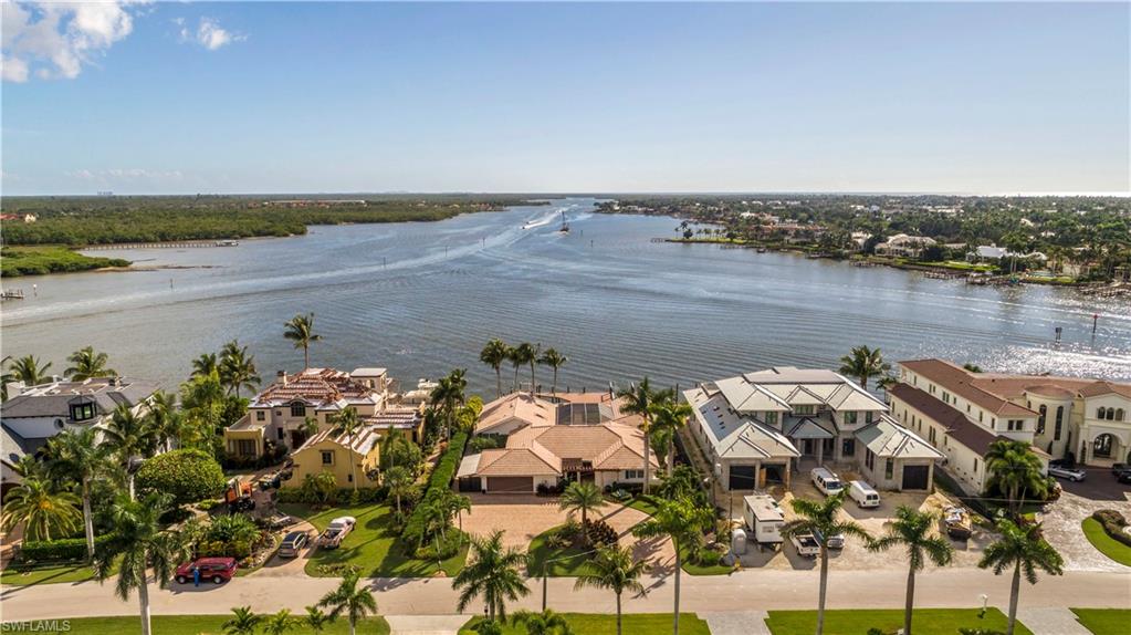 Breathtaking views south across Naples Bay...without a doubt, this "King-sized" lot is one of the prime locations in all of Royal Harbor! Few locations in Naples compare! New construction homes surround you in this Estate section of #RoyalHarbor ~Do you like to entertain? Do you have a big family? This traditional ranch has spacious rooms and beautiful light. 4 bedrooms plus a HUGE study, a formal living room with a fireplace, and the dining room is big enough to accommodate a very large table for family gatherings...The pool, the dock, the view, the kitchen!! And did I mention the VIEW? Chalk this up to the best bay front buy in town! Modernize the existing home to make it your own, or build your dream home...Priced at Lot Value! *Please see confidential remarks.