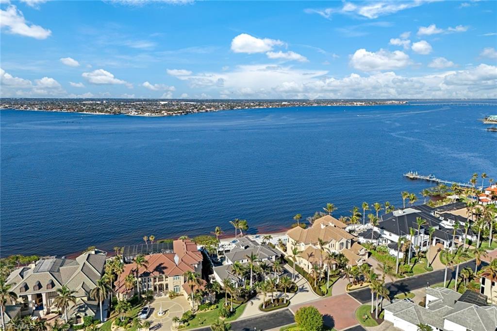 EDGEWATER - Residential