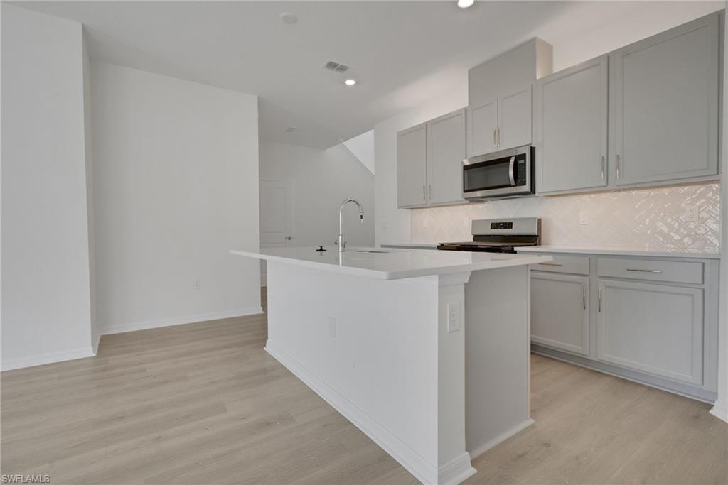 CREEKSIDE RUN - Residential