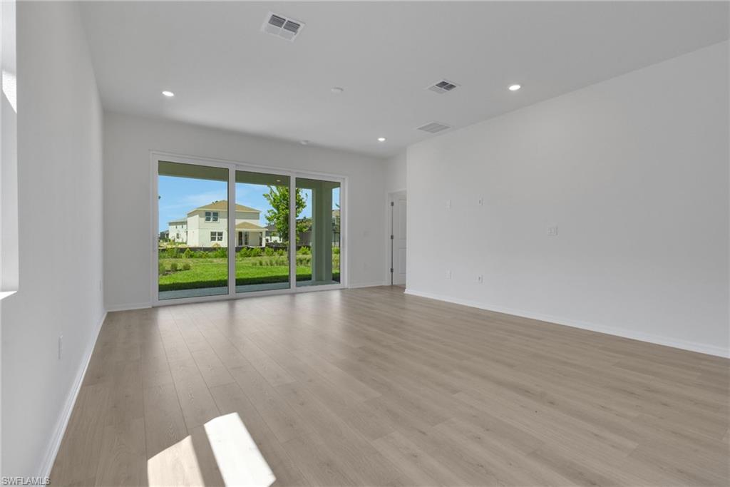 CREEKSIDE RUN - Residential