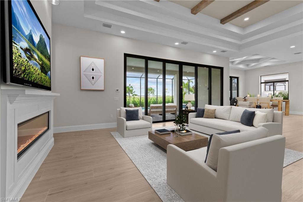 COUNTRY CLUB - Residential