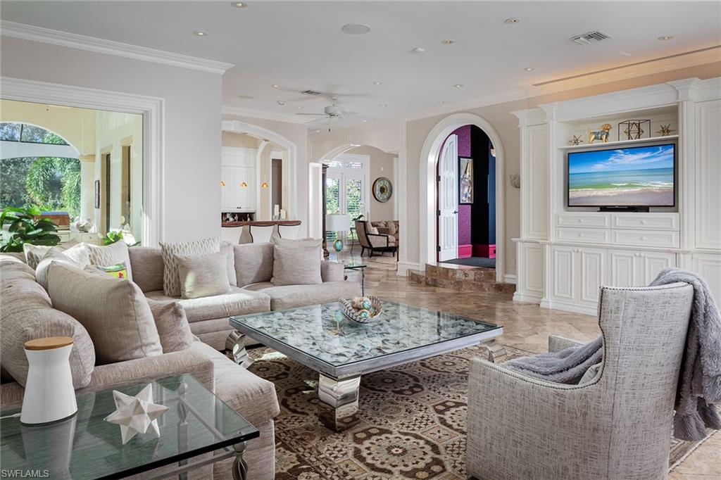 ESCADA AT TIBURON - Residential