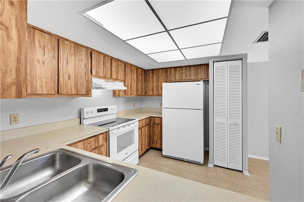 CLUB AT CRYSTAL LAKE CONDOMINIUM - Residential