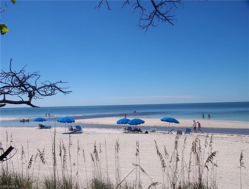 PELICAN BAY WOODS - Residential