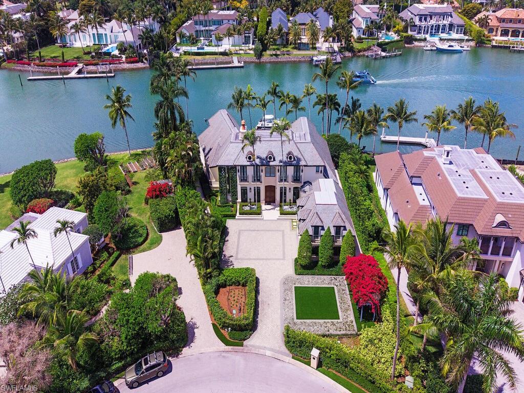 Port Royal estate property, with western views for beautiful sunsets,  offering 148 ft. of water frontage with wide meandering views. 

This stately property offers a rare combination of architectural presence and effortless coastal functionality. Framed by mature landscaping, the property unfolds as a private compound designed for both quiet retreat and exceptional entertaining. Located just minutes from the Gulf’s white sandy beaches and the Port Royal Club. 

This property has Port Royal club eligibility. Get ready to enjoy the spectacular new $100M Clubhouse slated to be completed in summer of 2026. There will be Dining at the beach and pool level. Dazzling gulf views from the main level restaurant with several bar areas providing indoor/outdoor seating options. Beachfront Pool area with Cabanas. Conveniently located it's just a short distance to 3rd Street South's and 5th Avenue South's fine dining, world class shopping, entertainment, and Naples' world-famous white sand beaches.

There are 5 bedrooms,  5.5 baths, den,  great room adjacent to the kitchen , separate guest suite over the garage. 
Large lanai and negative edge pool. Boat dock with lift.