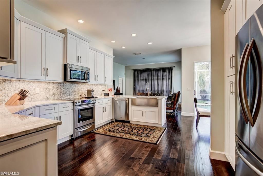 LONGSHORE LAKE - Residential