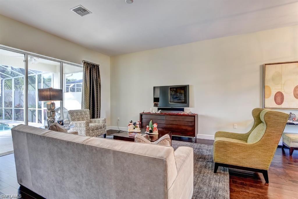 LONGSHORE LAKE - Residential