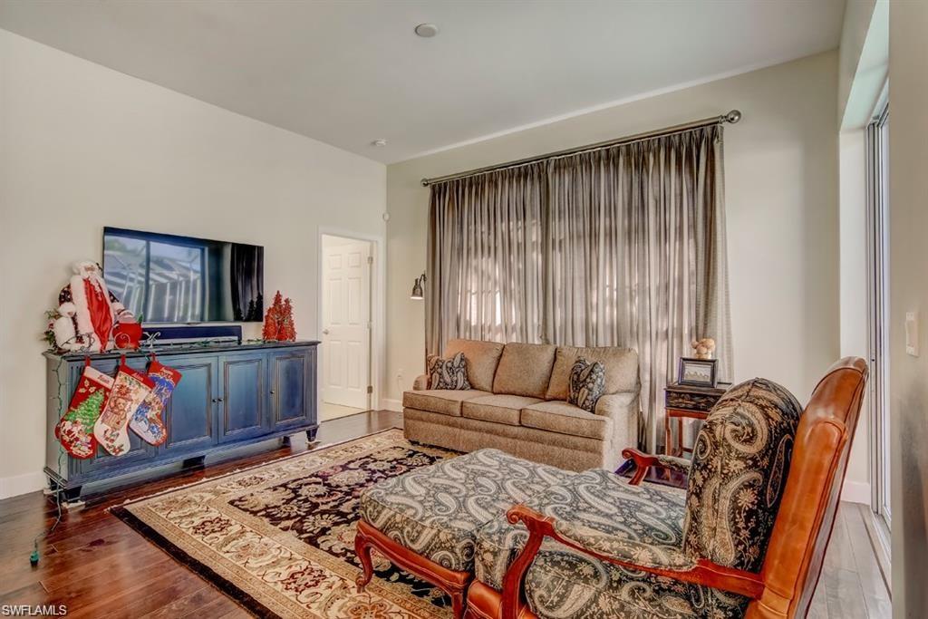 LONGSHORE LAKE - Residential
