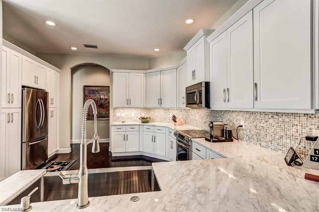 LONGSHORE LAKE - Residential