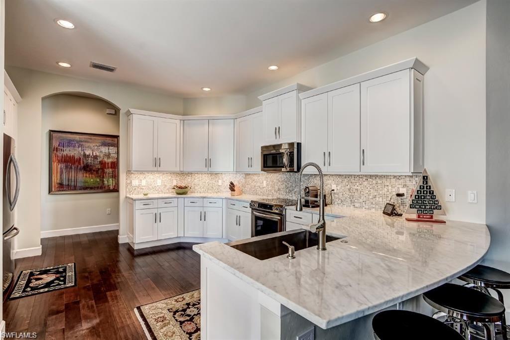 LONGSHORE LAKE - Residential