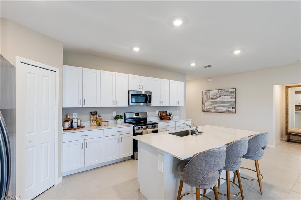 SAVANNA LAKES - Residential