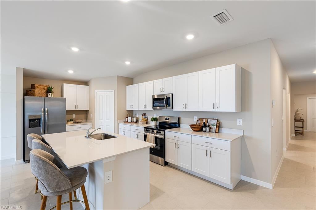 SAVANNA LAKES - Residential