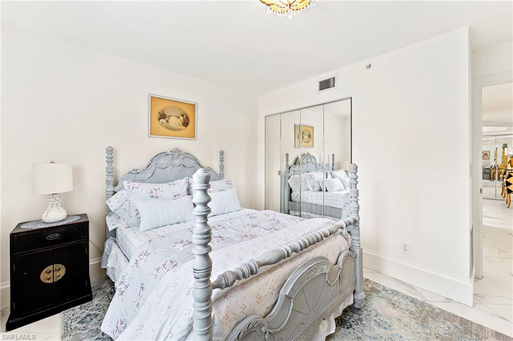 HUNTINGTON LAKES - Residential
