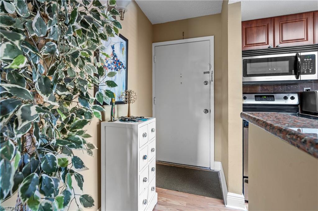 TOWERS CONDO - Residential