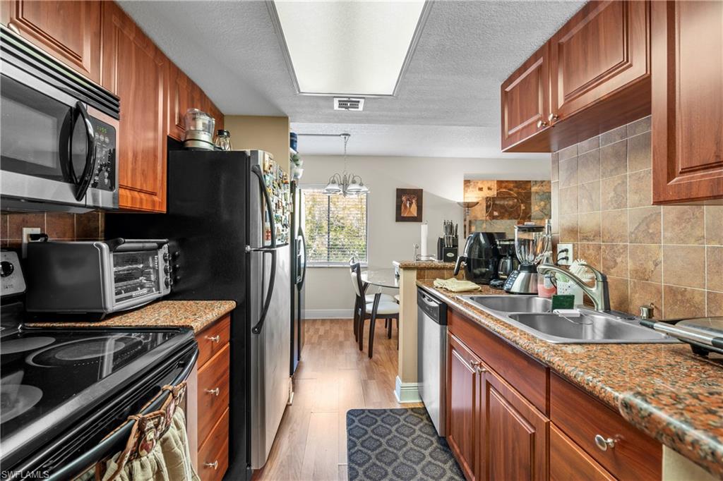 TOWERS CONDO - Residential