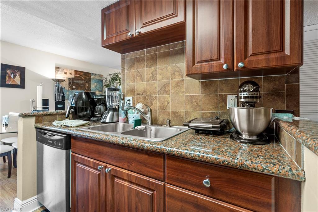 TOWERS CONDO - Residential