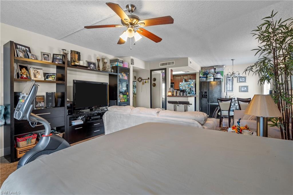 TOWERS CONDO - Residential