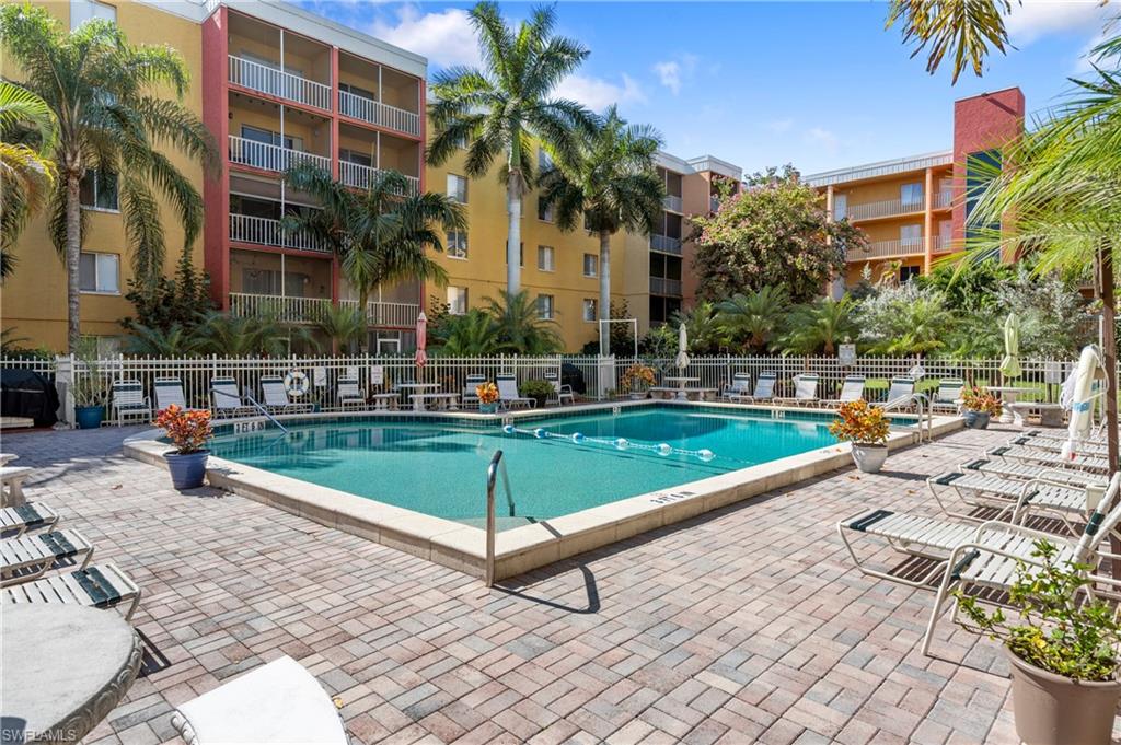 TOWERS CONDO - Residential