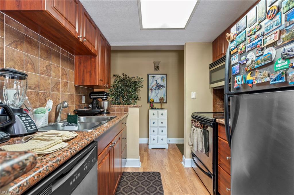 TOWERS CONDO - Residential