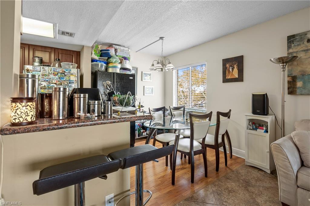 TOWERS CONDO - Residential
