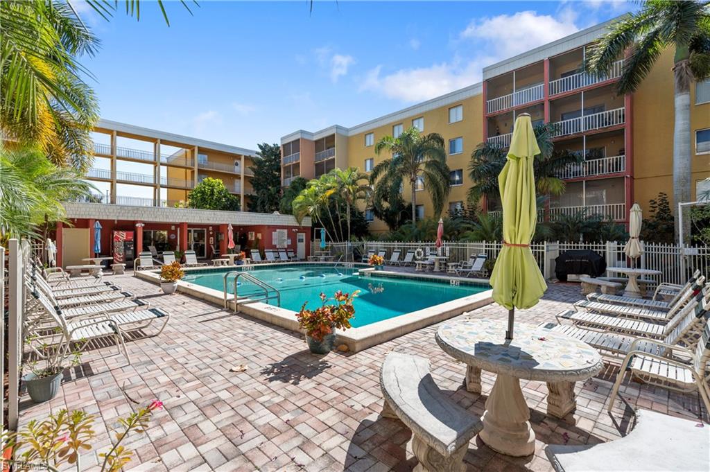 TOWERS CONDO - Residential