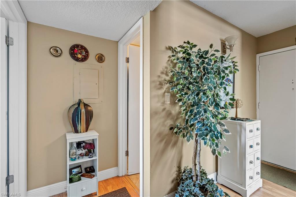 TOWERS CONDO - Residential