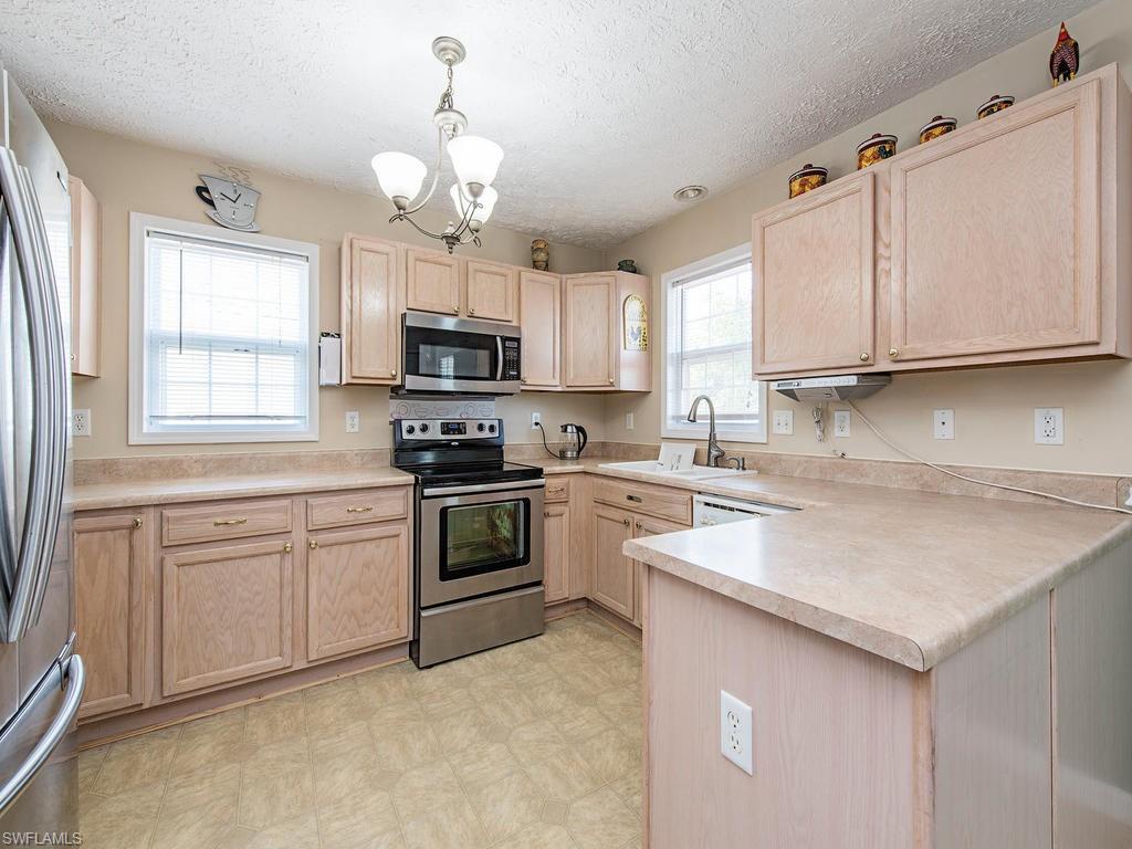 LEAWOOD LAKES - Residential