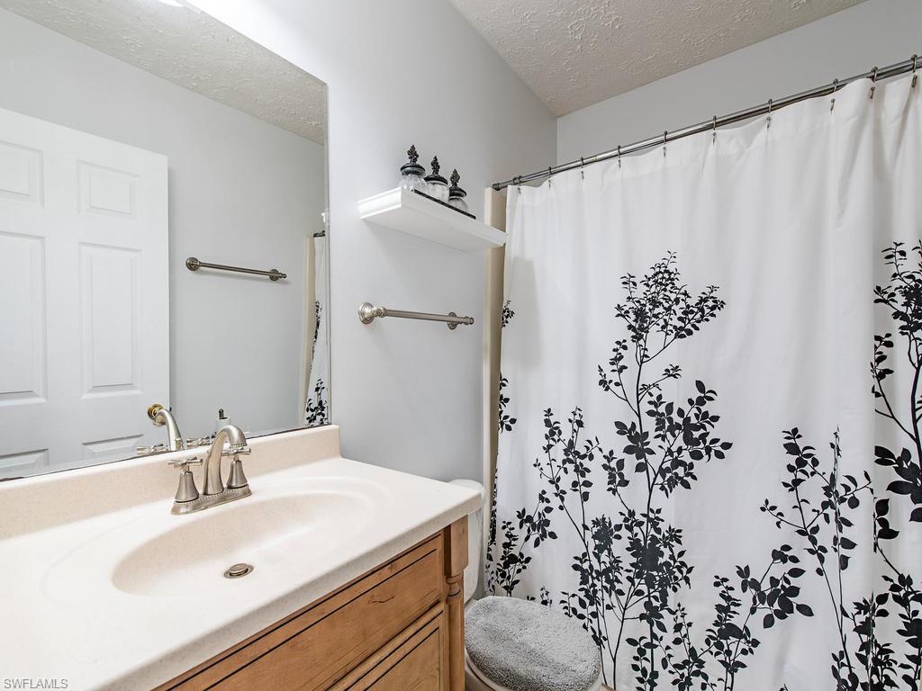 LEAWOOD LAKES - Residential