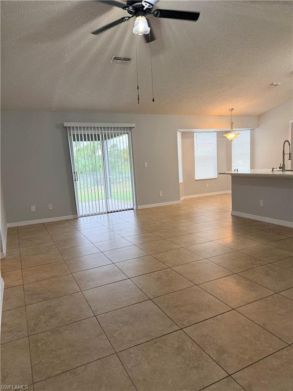 TWIN LAKES - Residential