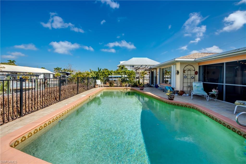 SANDY SHOALS - Residential