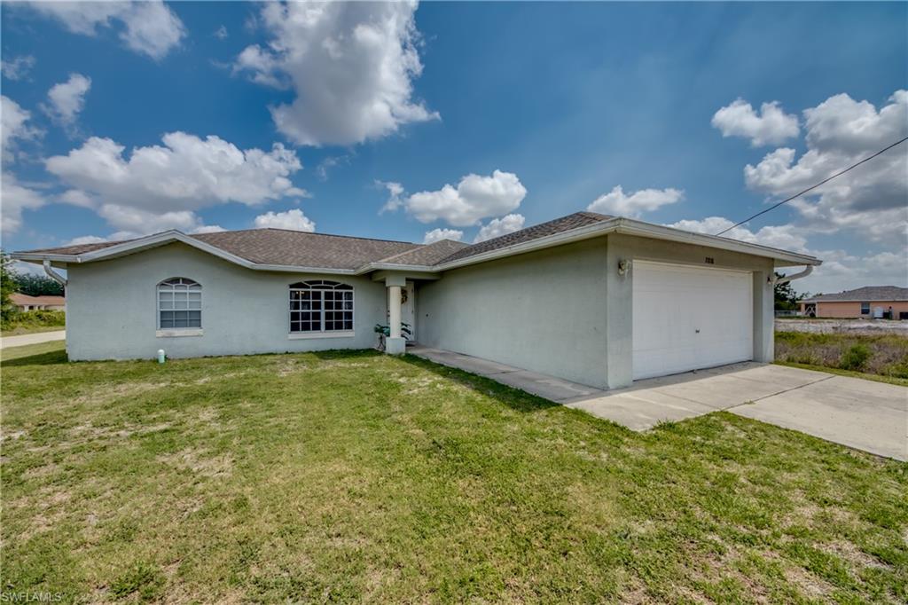 3 bedroom, 2 bath, minutes outside of Fort Myers located in Lehigh Acres. The open floor plan and spacious rooms make this home a must see! Great potential for a first time home owner or investment property! 

Book your showings now, this place will sell fast! See confidential remarks.