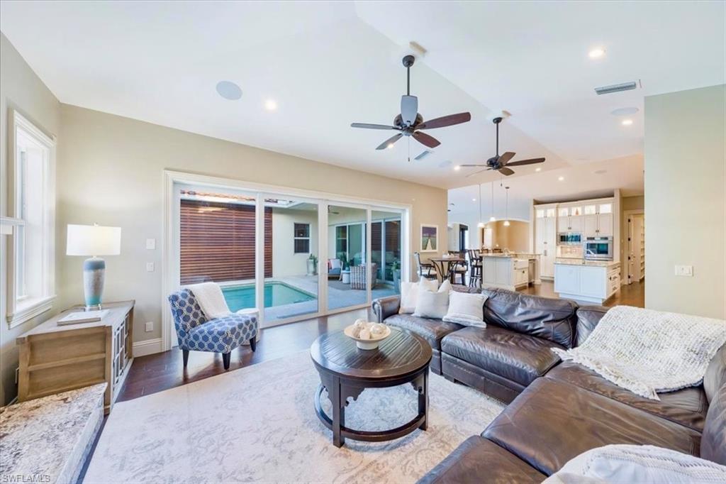 AQUALANE SHORES - Residential
