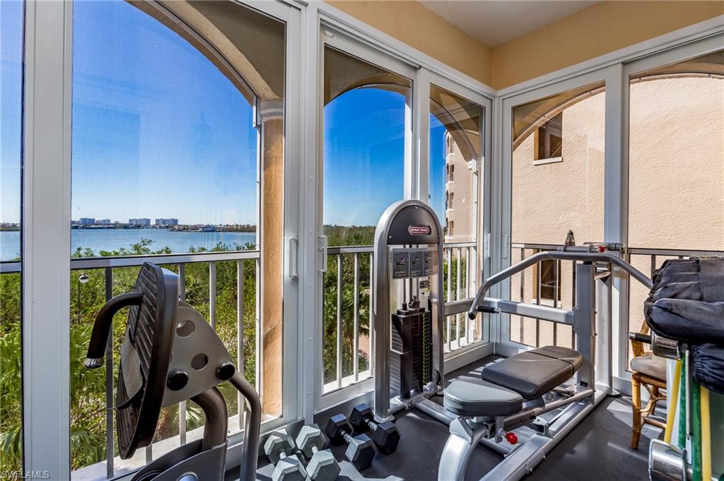 ROYAL MARCO POINT - Residential