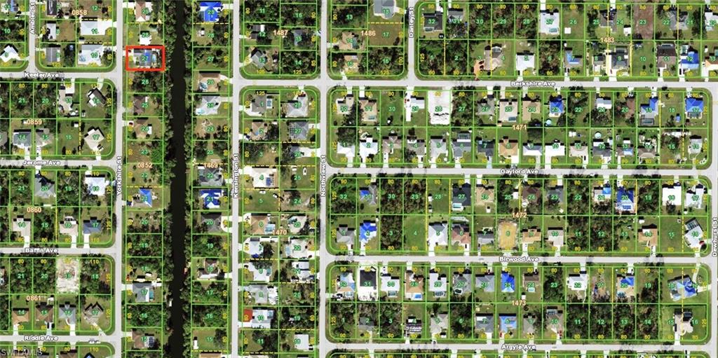 Very nice canal lot in fast growing area, dont let this one get away!
Come to build your Florida's dream home and enjoy canal view