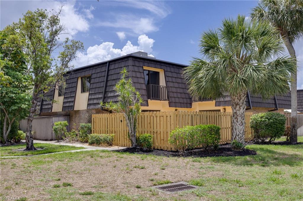 PARKWOODS TOWNHOUSE COMMUNITY - Residential
