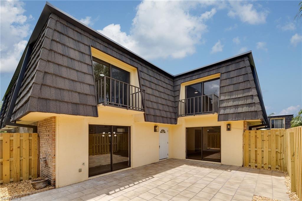 PARKWOODS TOWNHOUSE COMMUNITY - Residential