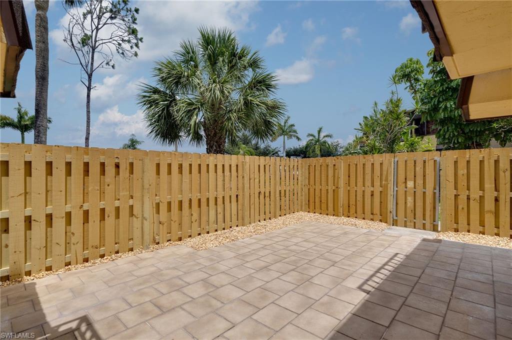 PARKWOODS TOWNHOUSE COMMUNITY - Residential