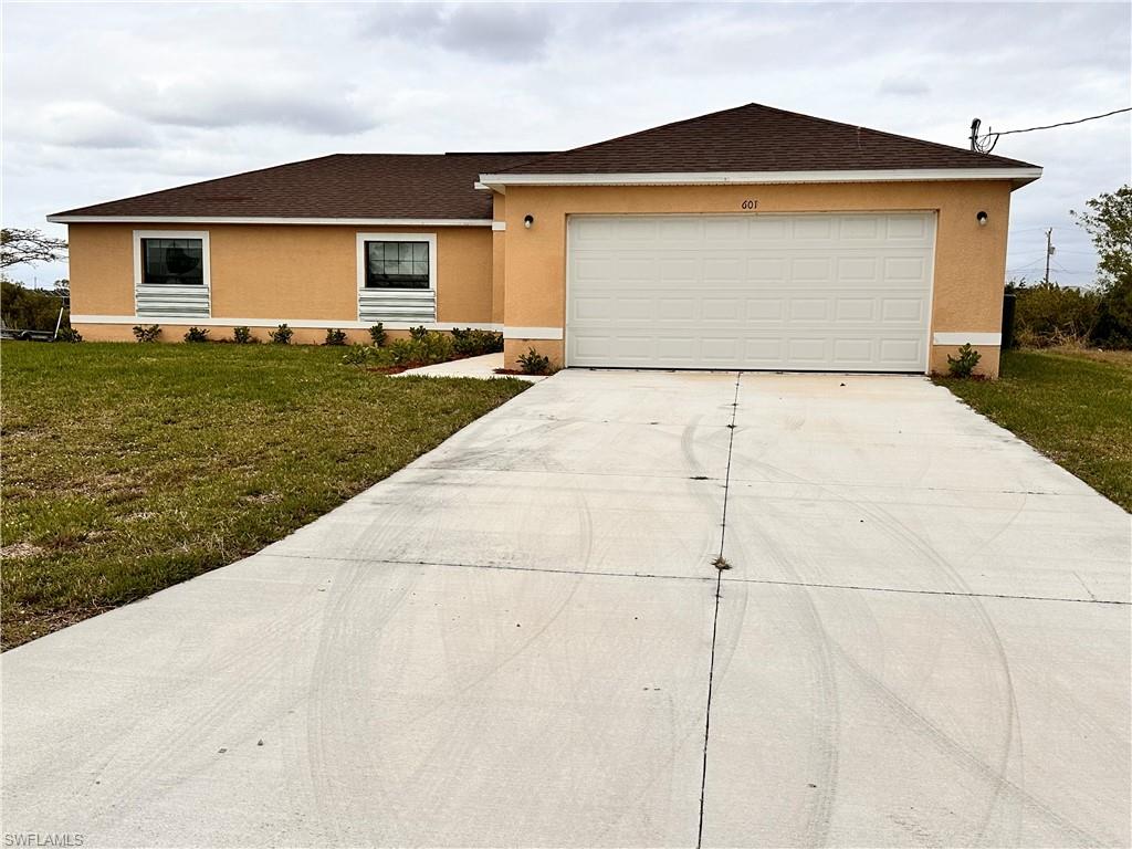 FRESH WATER CANAL FRONT 3 BED 2 BATH 2 CAR GARAGE CBS HOME, QUIET END OF THE STREET NEIGHBORHOOD. ALL TILED, SCREENED LANAI. CLOSE TO SHOPPINGS, DINING, MAJOR ROADS.