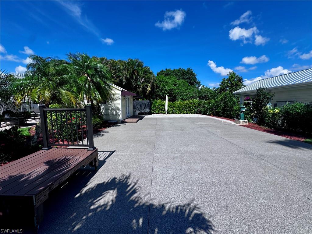 RIVERBEND MOTORCOACH RESORT - Land
