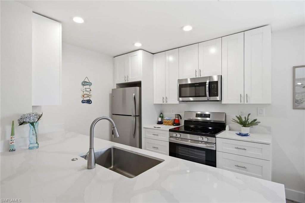 SANIBEL ARMS - Residential