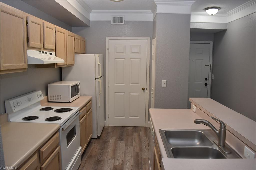 ROYAL GREENS - Residential Lease