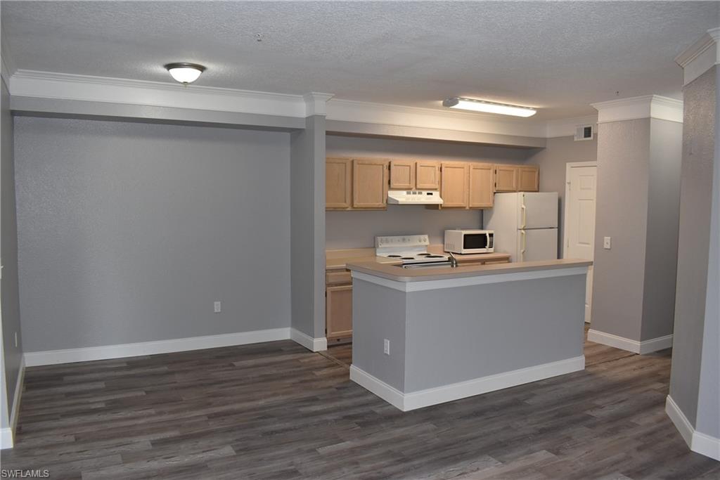 ROYAL GREENS - Residential Lease
