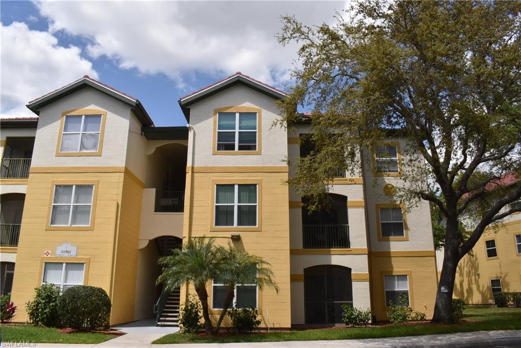 This two bedroom / two bathroom condo; located in the desirable area of Gateway is minutes away from shopping, dining and more. 10 minutes away from RSW. Unit is very spacious and has NO carpet. Washer and dryer in unit.
