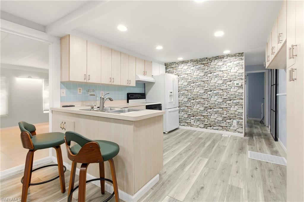 HOLIDAY TRAVEL PARK - Residential